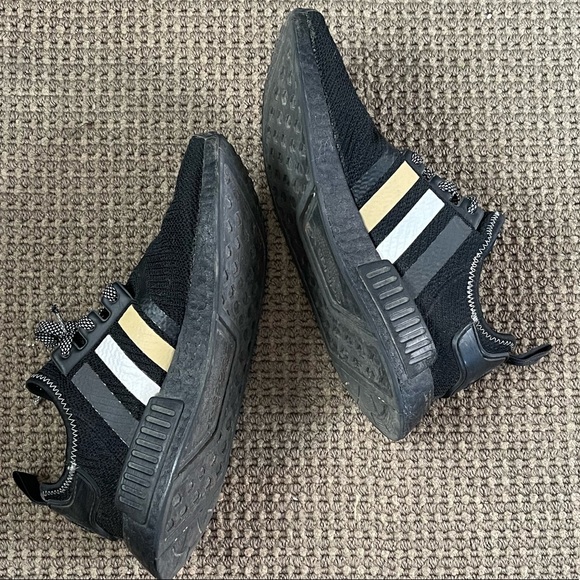 Adidas NMD R1 - Picture 2 of 5